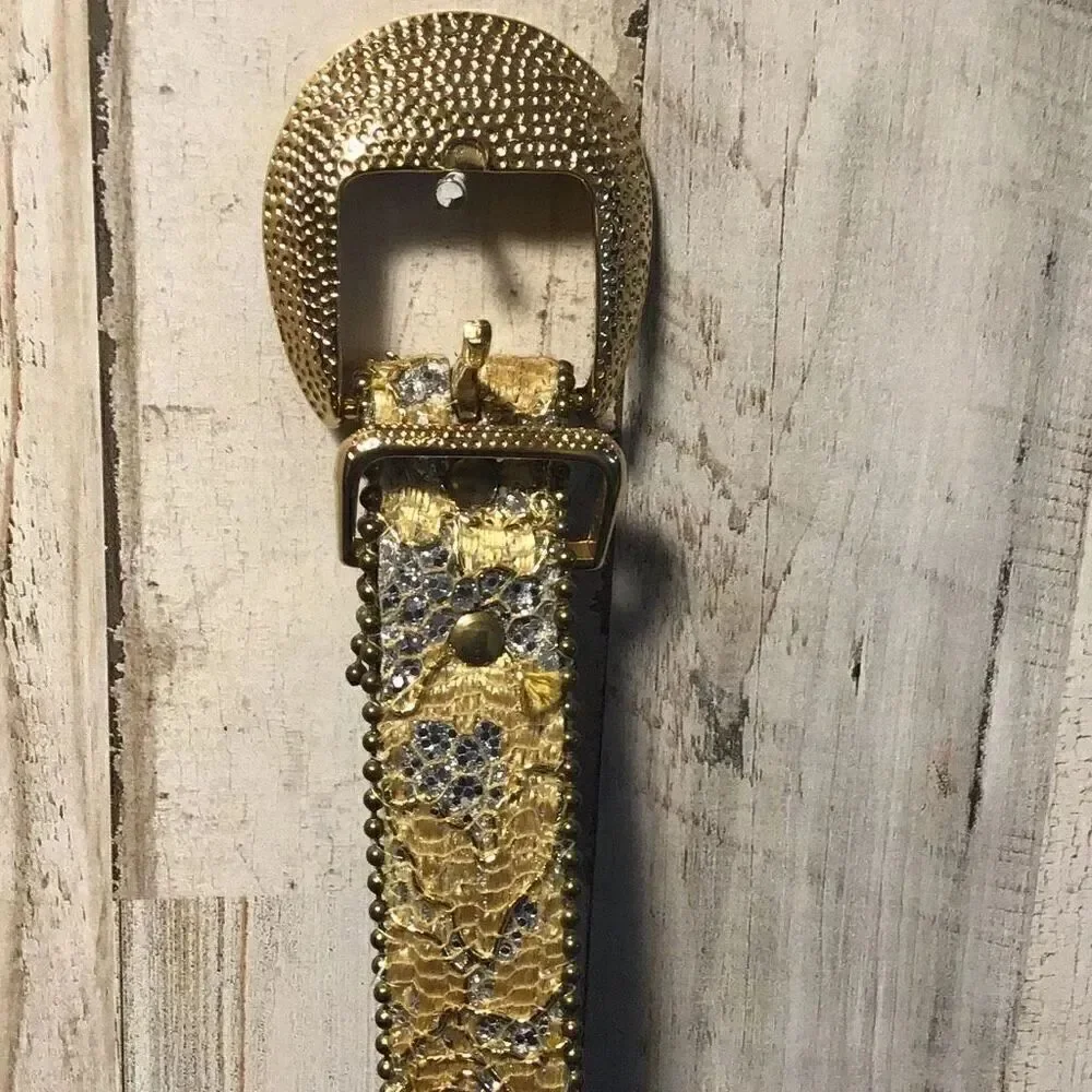 Belt beautiful, golden silver pattern, small 28 inch made in the USA